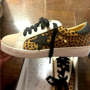 Vici Cheetah Sneakers Sz 8.5